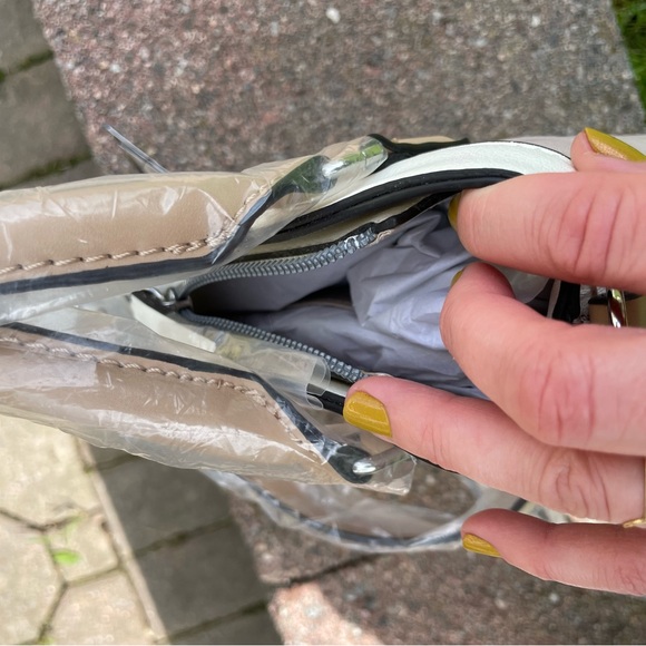 New with Tags NWT Nine West Salt Pink Lynn Purse - Picture 4 of 4